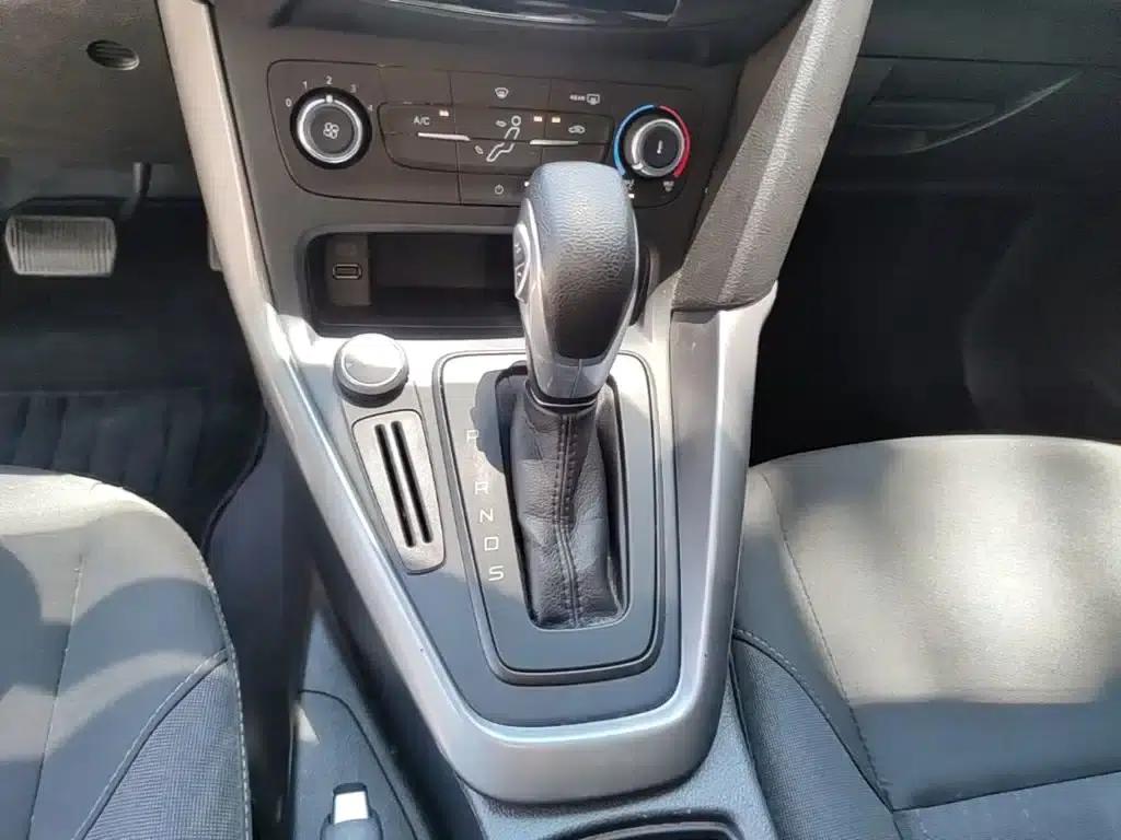 Ford Focus 2017 Hatchback 1.6L Automatic Comfort Smart Edition — миниатюра 14
