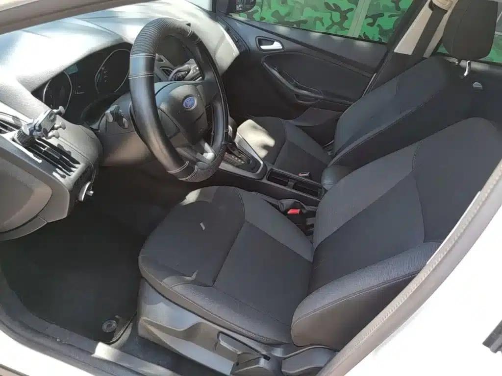 Ford Focus 2017 Hatchback 1.6L Automatic Comfort Smart Edition — миниатюра 15