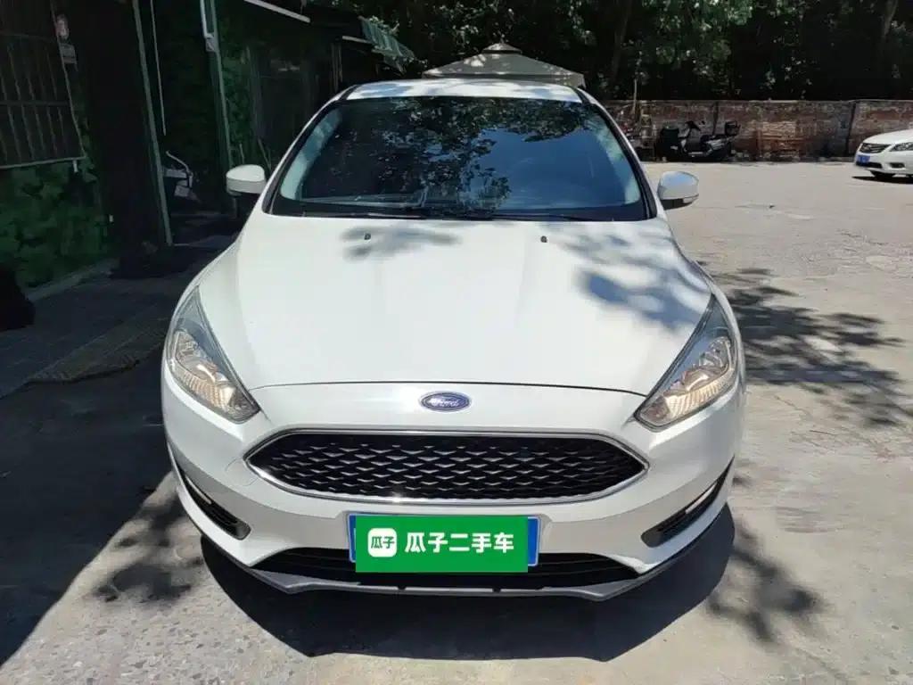 Ford Focus 2017 Hatchback 1.6L Automatic Comfort Smart Edition — миниатюра 3