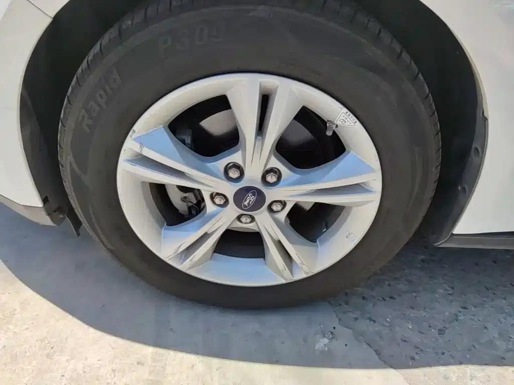 Ford Focus 2017 Hatchback 1.6L Automatic Comfort Smart Edition — миниатюра 23
