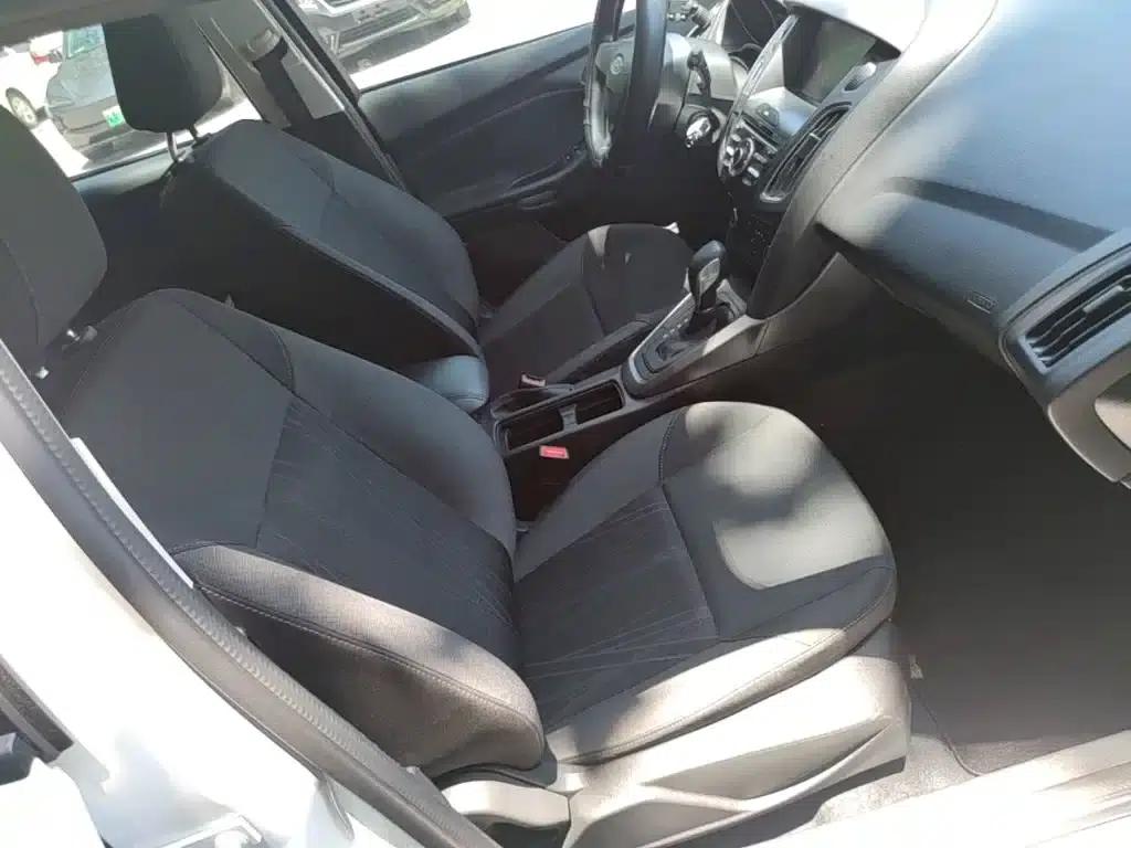 Ford Focus 2017 Hatchback 1.6L Automatic Comfort Smart Edition — миниатюра 25