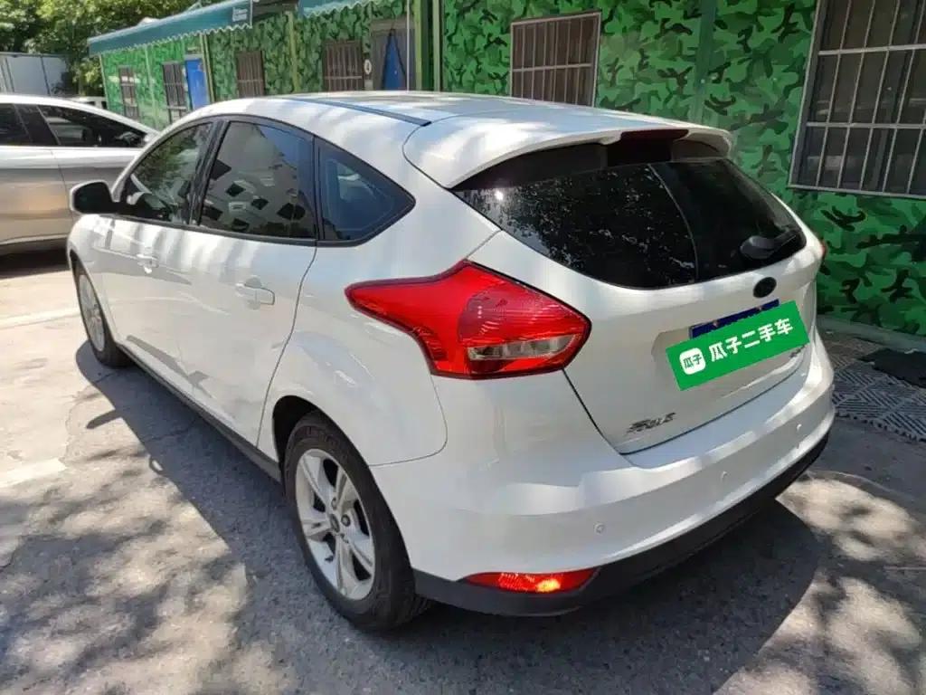Ford Focus 2017 Hatchback 1.6L Automatic Comfort Smart Edition — миниатюра 5