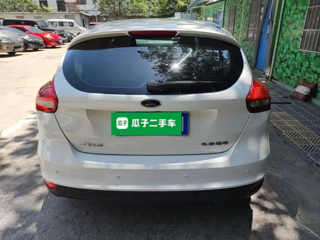 Ford Focus 2017 Hatchback 1.6L Automatic Comfort Smart Edition — миниатюра 6