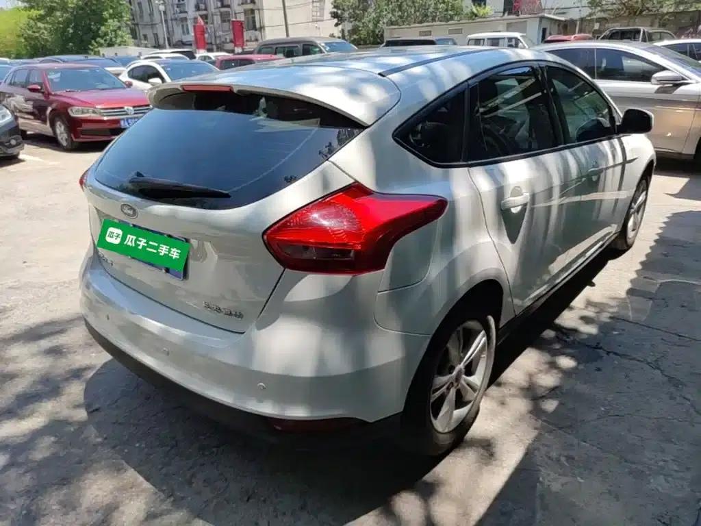 Ford Focus 2017 Hatchback 1.6L Automatic Comfort Smart Edition — миниатюра 7