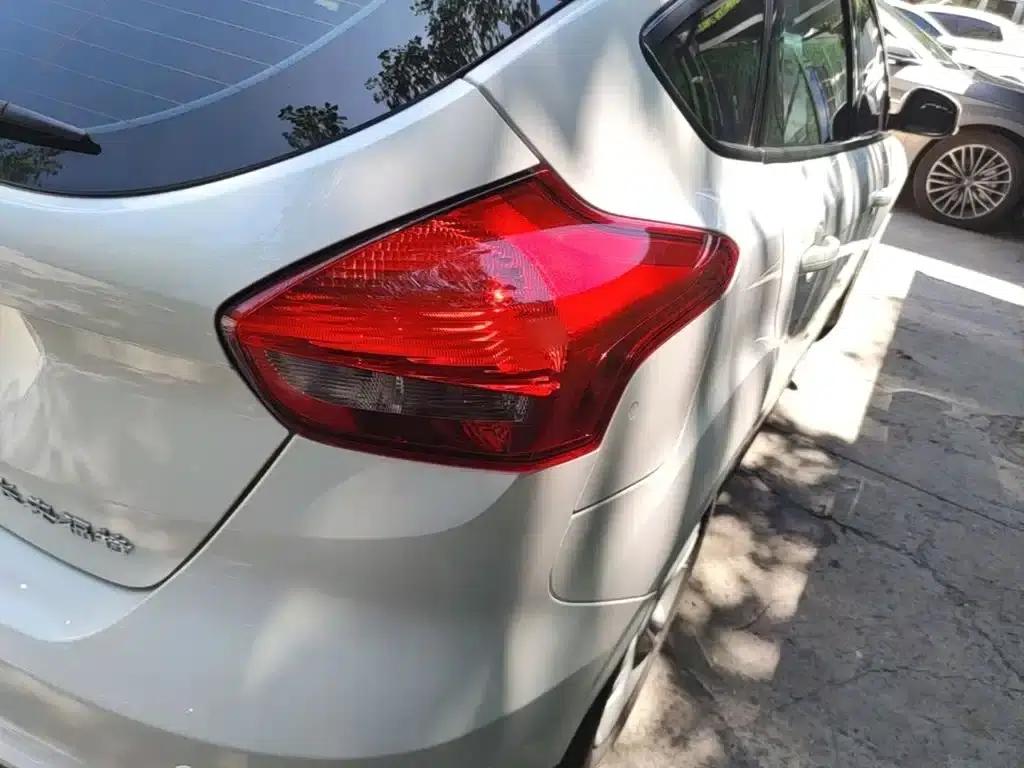 Ford Focus 2017 Hatchback 1.6L Automatic Comfort Smart Edition — миниатюра 8