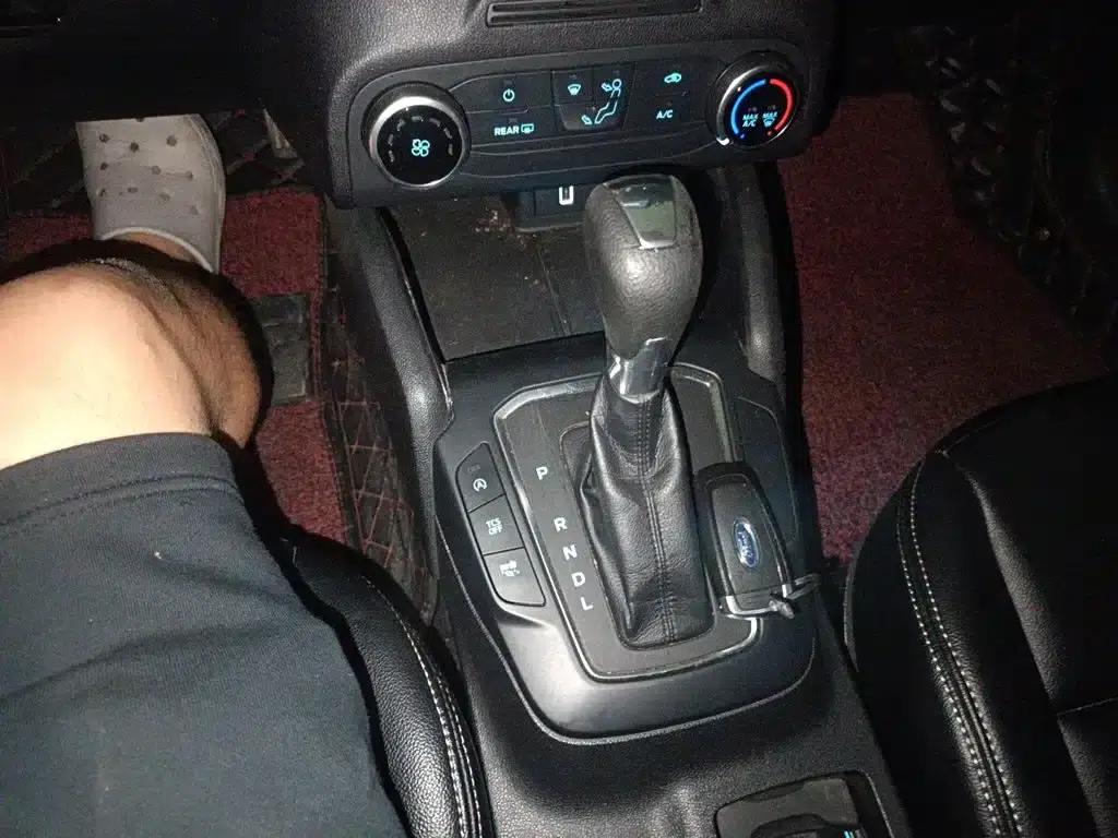 Ford Focus 2020 Sedan 1.5L Automatic Sport Edition — миниатюра 11