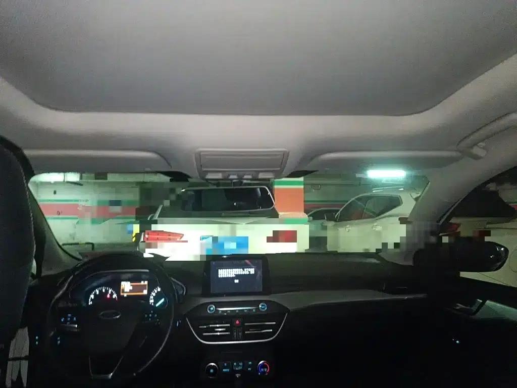 Ford Focus 2020 Sedan 1.5L Automatic Sport Edition — миниатюра 15