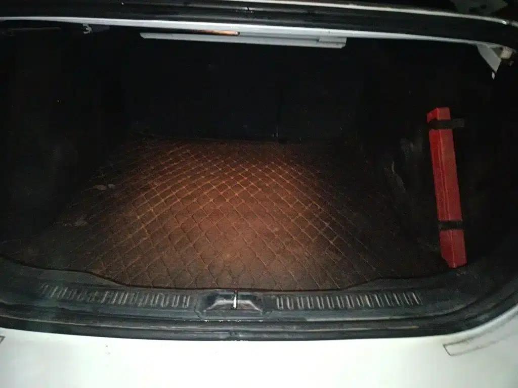 Ford Focus 2020 Sedan 1.5L Automatic Sport Edition — миниатюра 16