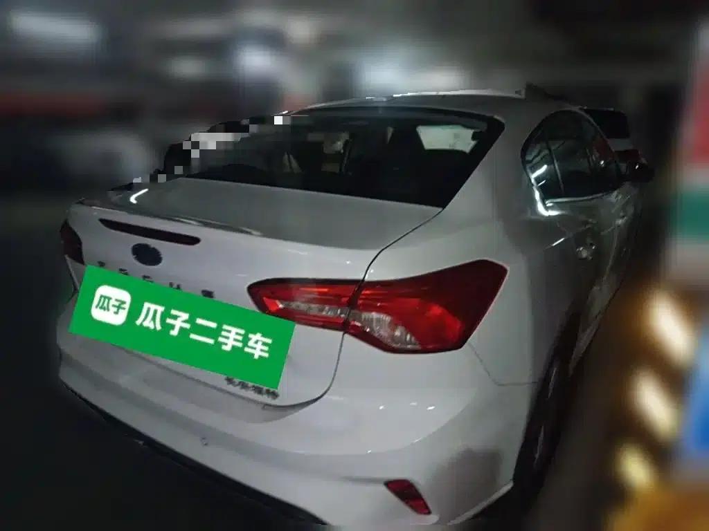Ford Focus 2020 Sedan 1.5L Automatic Sport Edition — миниатюра 5