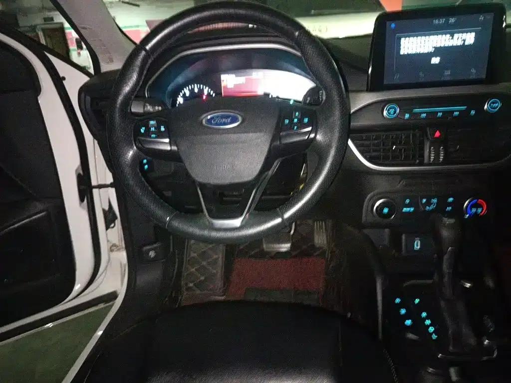 Ford Focus 2020 Sedan 1.5L Automatic Sport Edition — миниатюра 7