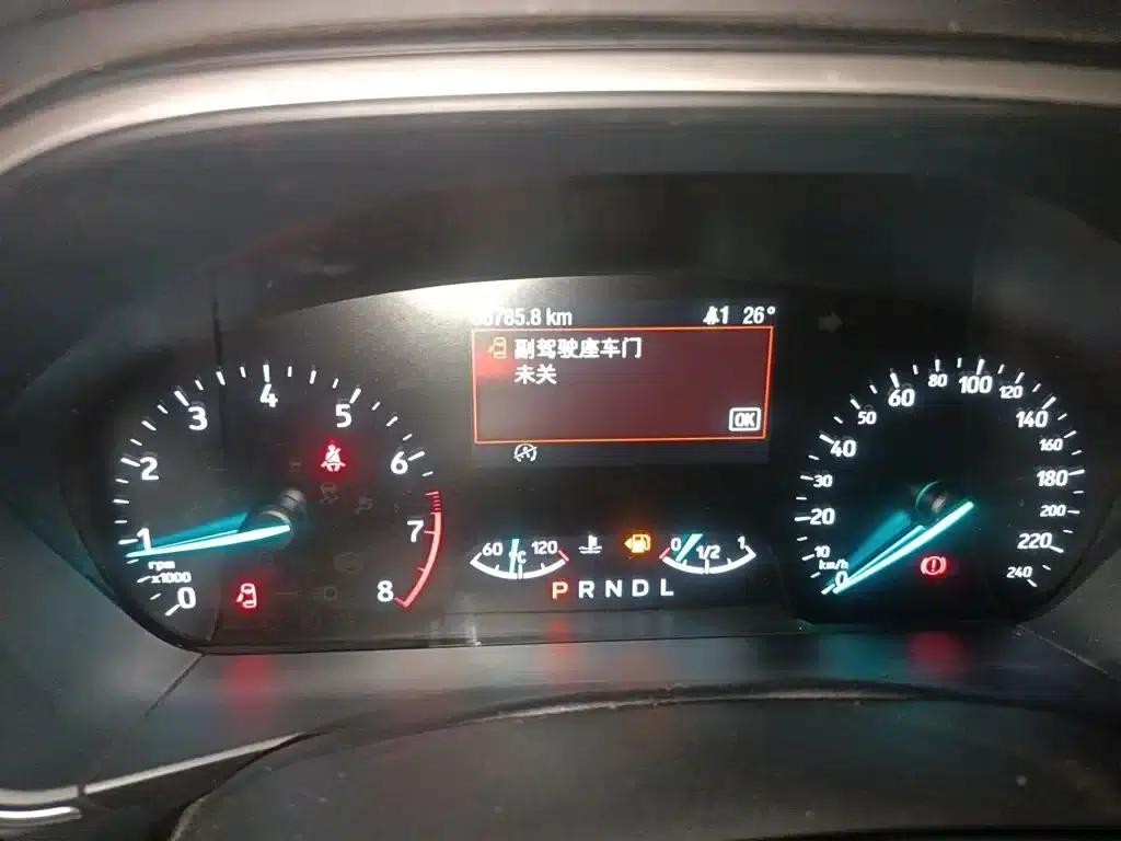 Ford Focus 2020 Sedan 1.5L Automatic Sport Edition — миниатюра 8