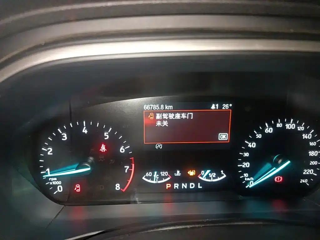 Ford Focus 2020 Sedan 1.5L Automatic Sport Edition — миниатюра 9