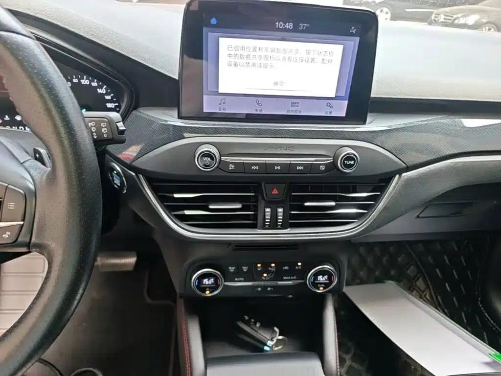 2020 Ford Focus Hatchback EcoBoost 180 Automatic ST Line — миниатюра 13
