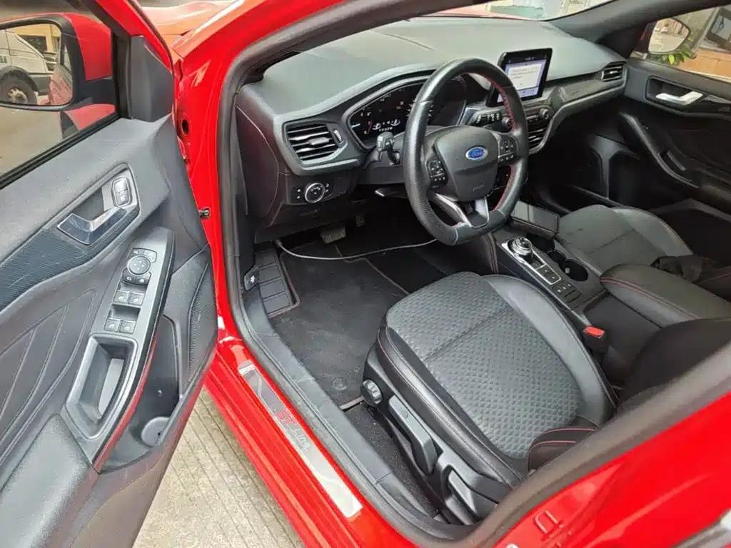 2020 Ford Focus Hatchback EcoBoost 180 Automatic ST Line — миниатюра 16