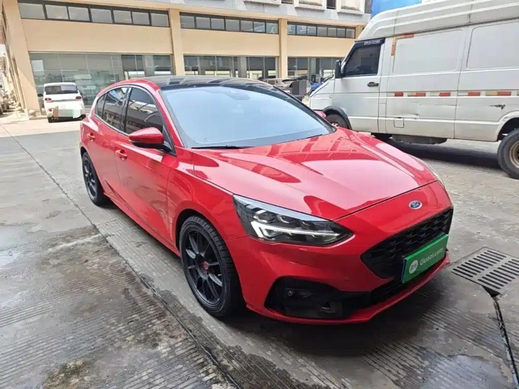 2020 Ford Focus Hatchback EcoBoost 180 Automatic ST Line — миниатюра 4