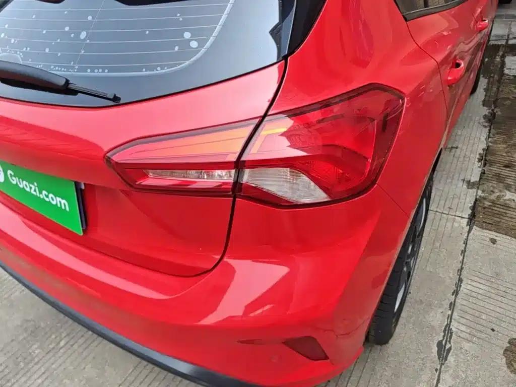 2020 Ford Focus Hatchback EcoBoost 180 Automatic ST Line — миниатюра 8