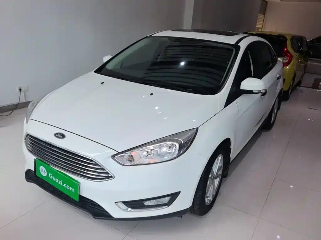 Ford Focus 2017 Sedan 1.6L Automatic Fashion Smart Edition — миниатюра 1