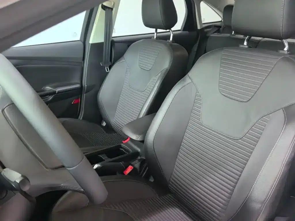 Ford Focus 2017 Sedan 1.6L Automatic Fashion Smart Edition — миниатюра 15