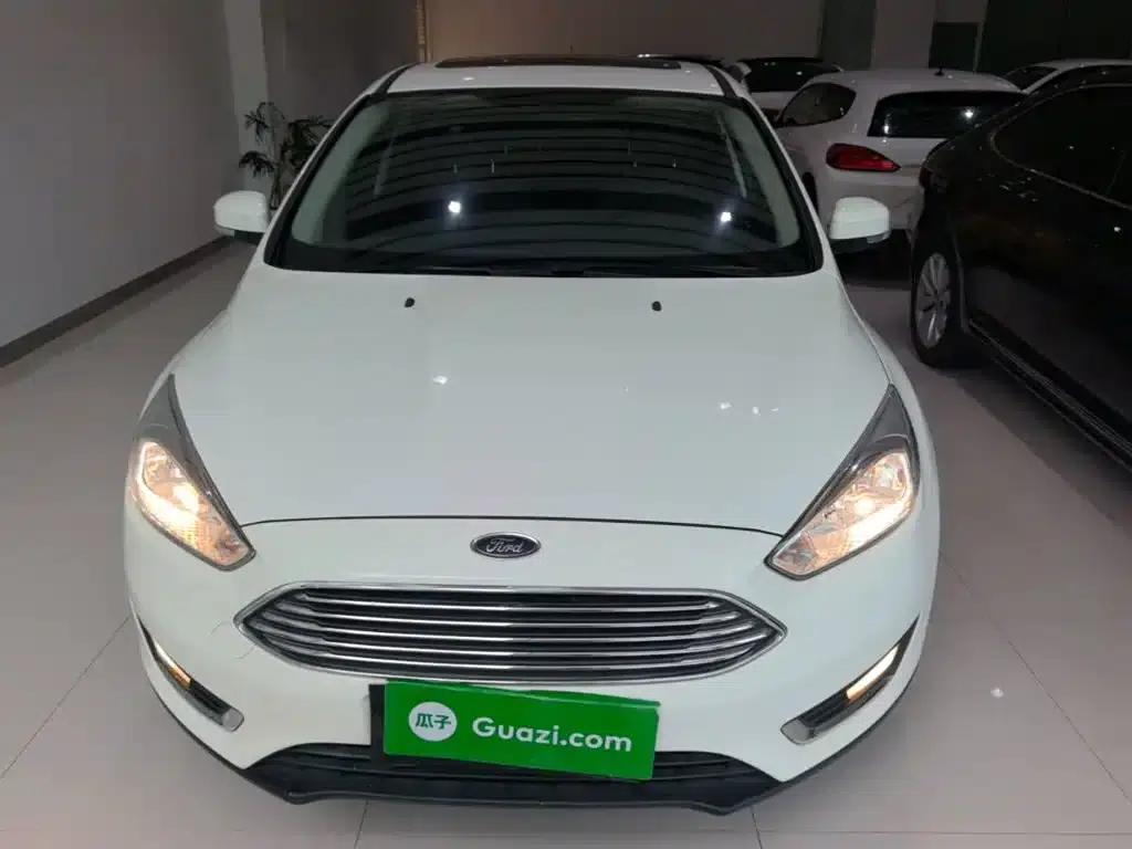 Ford Focus 2017 Sedan 1.6L Automatic Fashion Smart Edition — миниатюра 3