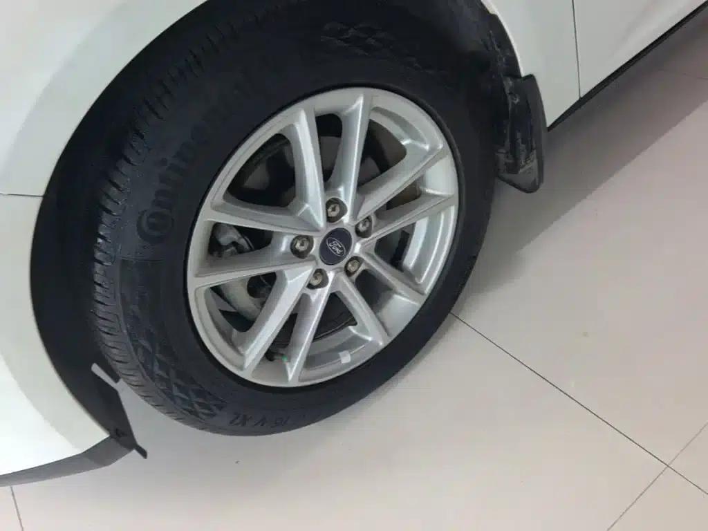 Ford Focus 2017 Sedan 1.6L Automatic Fashion Smart Edition — миниатюра 23