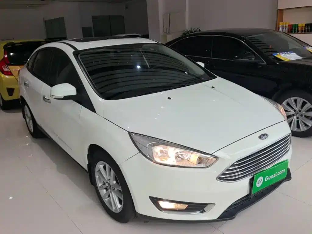 Ford Focus 2017 Sedan 1.6L Automatic Fashion Smart Edition — миниатюра 4