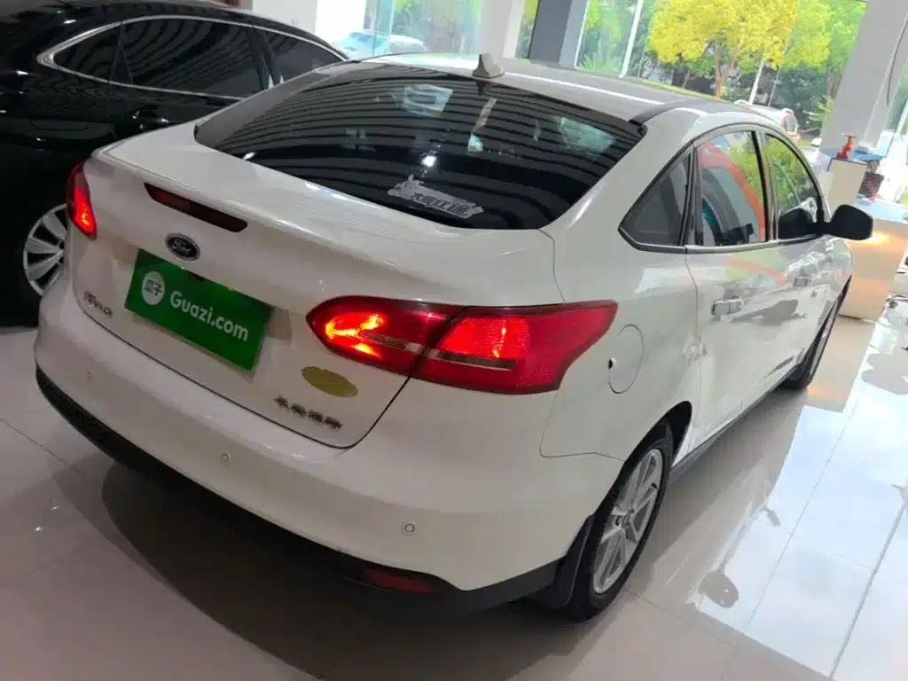 Ford Focus 2017 Sedan 1.6L Automatic Fashion Smart Edition — миниатюра 7