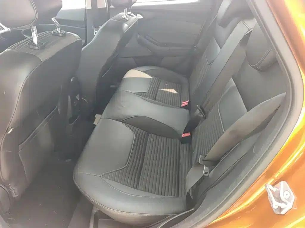 Ford Focus 2015 Hatchback 1.6L Automatic Fashion Edition — миниатюра 17