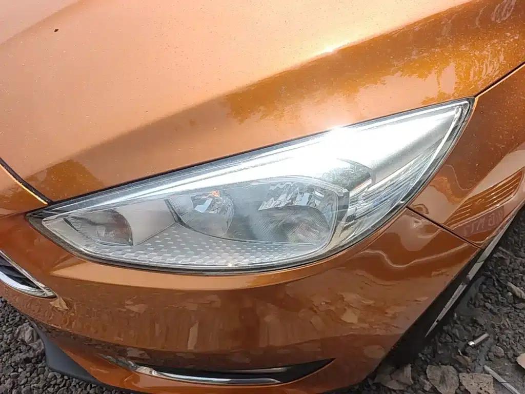 Ford Focus 2015 Hatchback 1.6L Automatic Fashion Edition — миниатюра 24