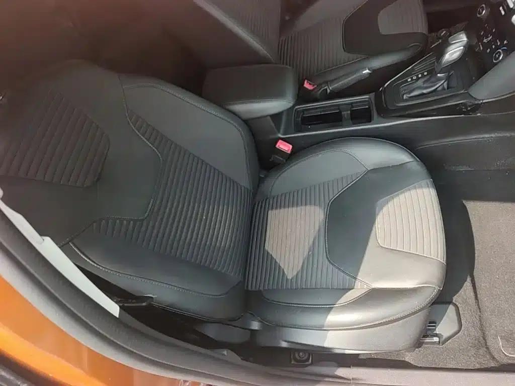 Ford Focus 2015 Hatchback 1.6L Automatic Fashion Edition — миниатюра 25