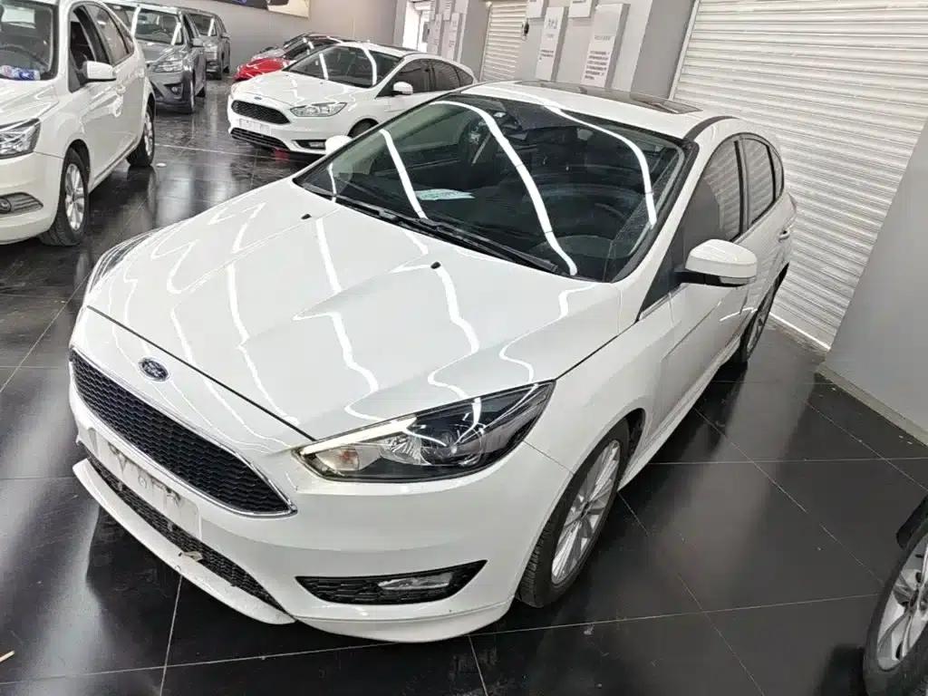 2015 Ford Focus Hatchback EcoBoost 180 Automatic Sport — миниатюра 1