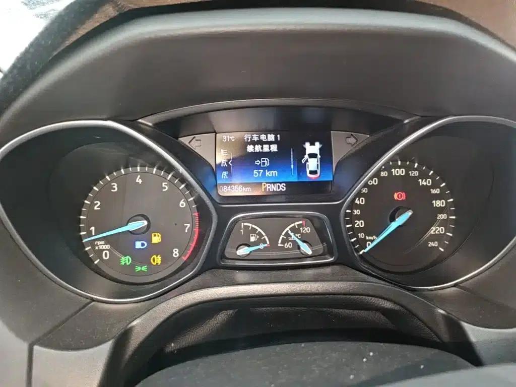 2015 Ford Focus Hatchback EcoBoost 180 Automatic Sport — миниатюра 12