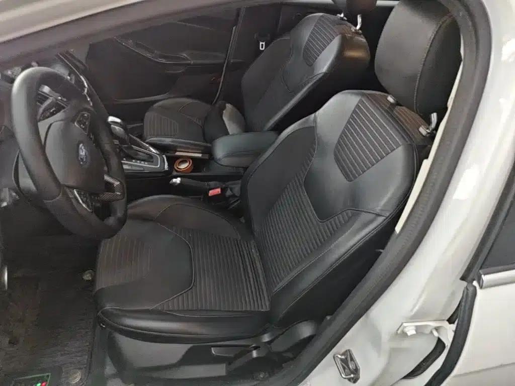 2015 Ford Focus Hatchback EcoBoost 180 Automatic Sport — миниатюра 15