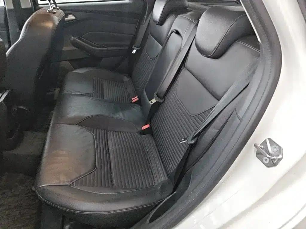 2015 Ford Focus Hatchback EcoBoost 180 Automatic Sport — миниатюра 17