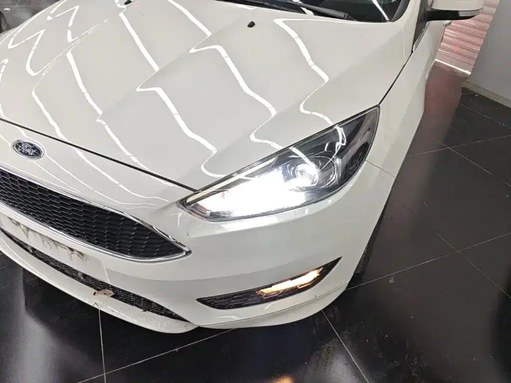 2015 Ford Focus Hatchback EcoBoost 180 Automatic Sport — миниатюра 24