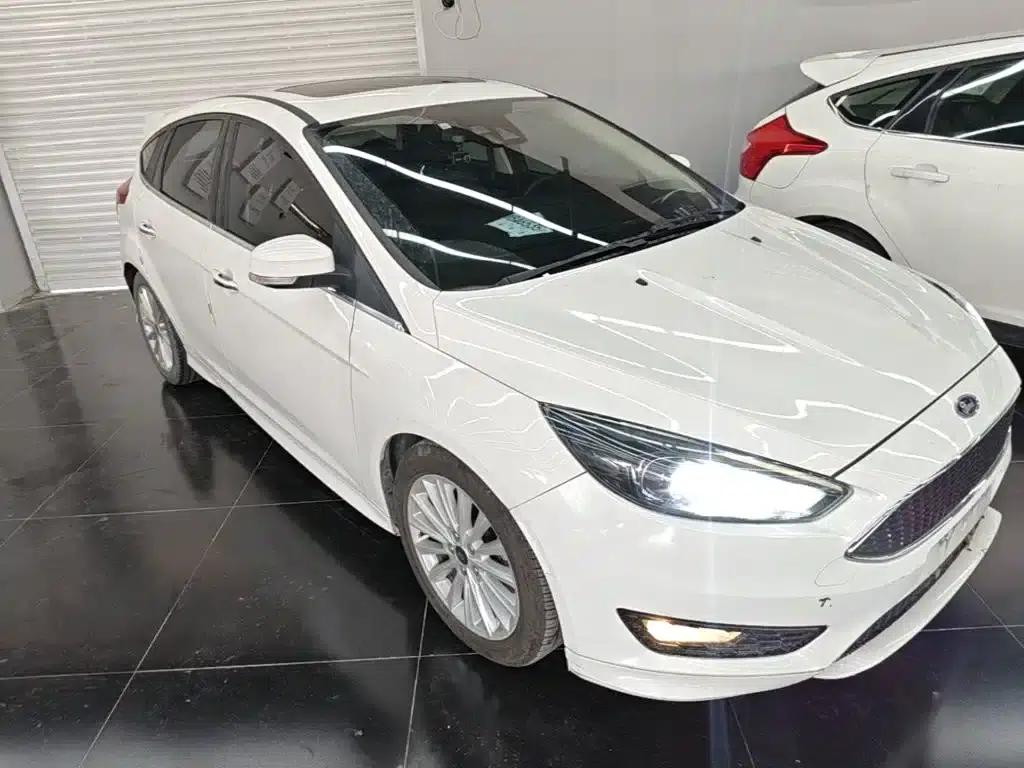 2015 Ford Focus Hatchback EcoBoost 180 Automatic Sport — миниатюра 4