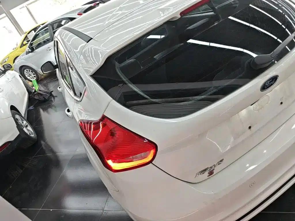 2015 Ford Focus Hatchback EcoBoost 180 Automatic Sport — миниатюра 5