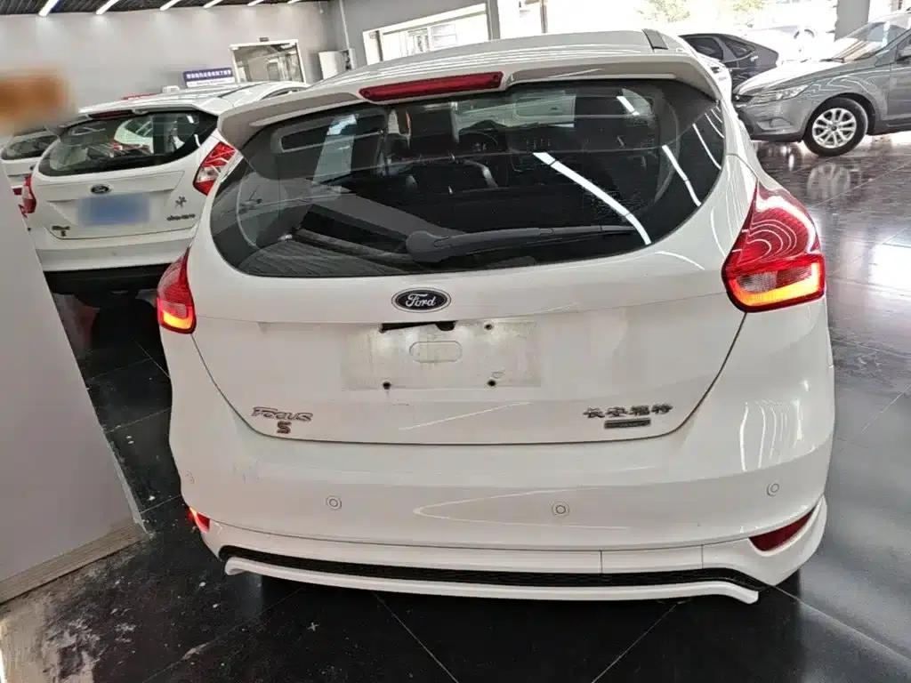 2015 Ford Focus Hatchback EcoBoost 180 Automatic Sport — миниатюра 6