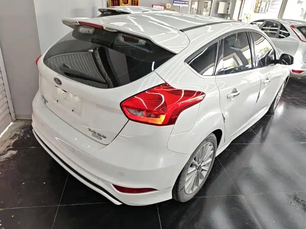 2015 Ford Focus Hatchback EcoBoost 180 Automatic Sport — миниатюра 7
