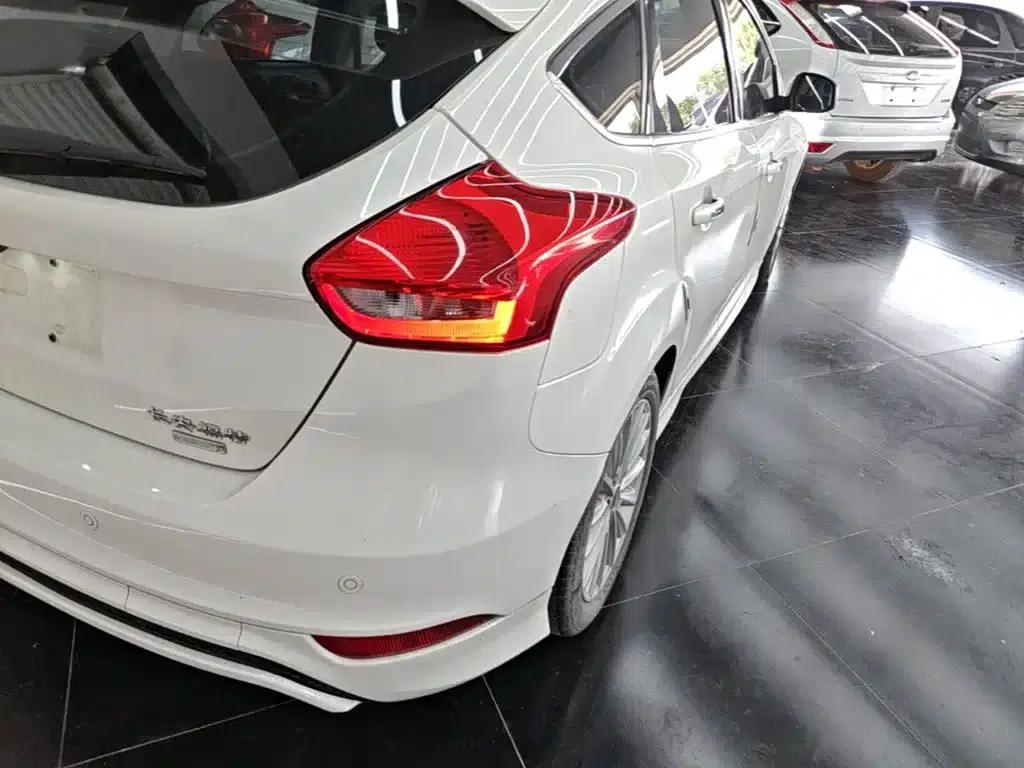 2015 Ford Focus Hatchback EcoBoost 180 Automatic Sport — миниатюра 8
