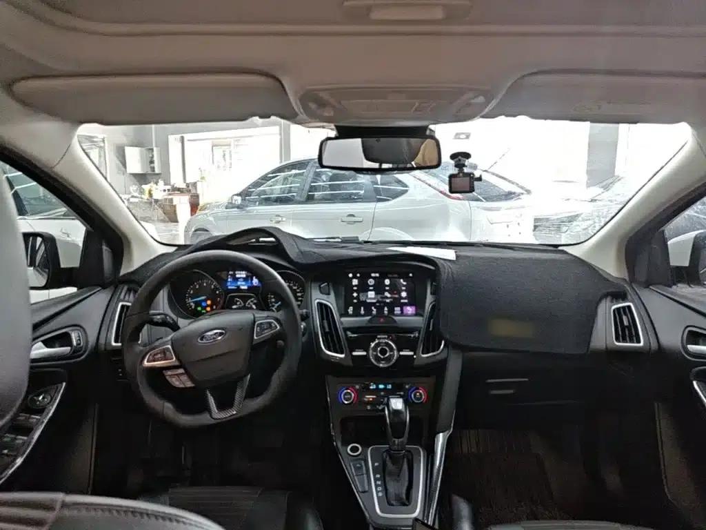 2015 Ford Focus Hatchback EcoBoost 180 Automatic Sport — миниатюра 10