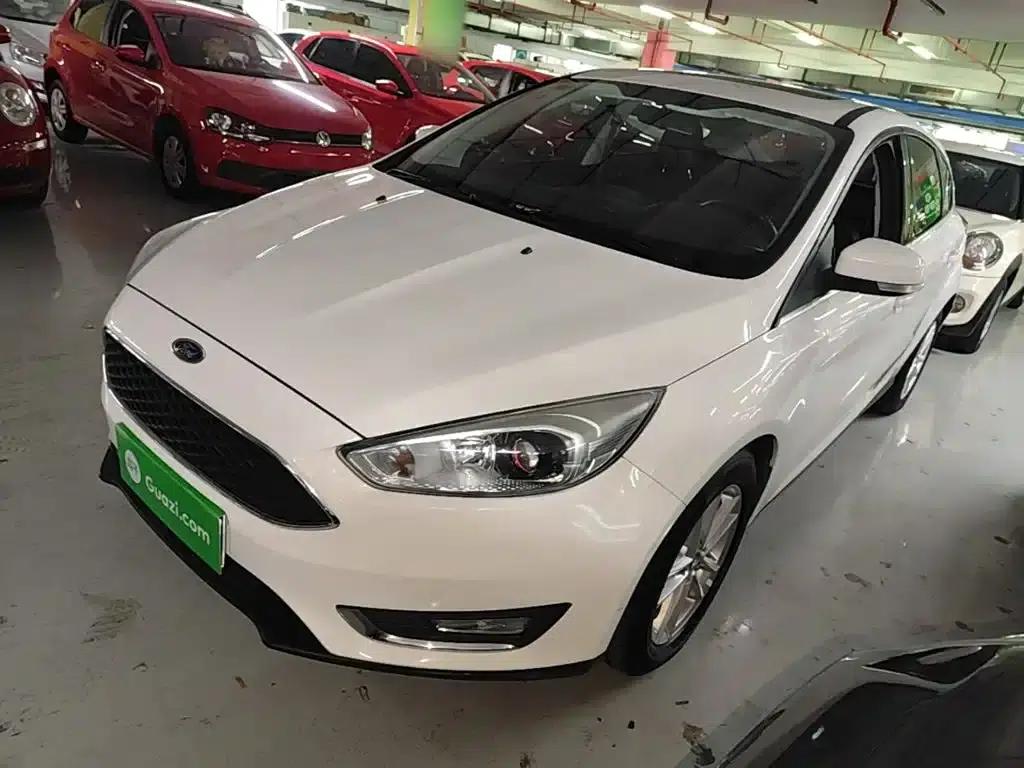 2017 Ford Focus Hatchback EcoBoost 180 Automatic Elite — миниатюра 1