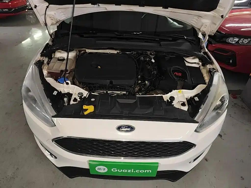 2017 Ford Focus Hatchback EcoBoost 180 Automatic Elite — миниатюра 20