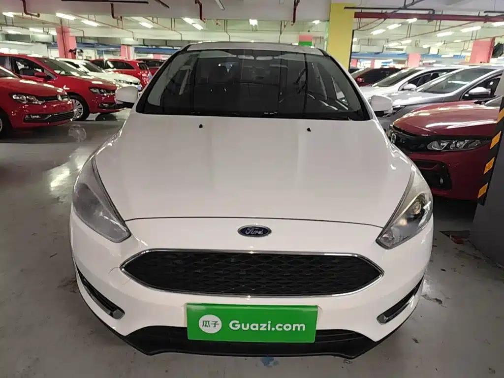 2017 Ford Focus Hatchback EcoBoost 180 Automatic Elite — миниатюра 3