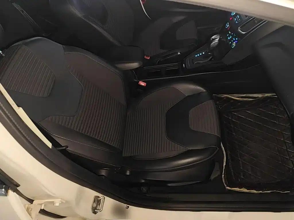 2017 Ford Focus Hatchback EcoBoost 180 Automatic Elite — миниатюра 25