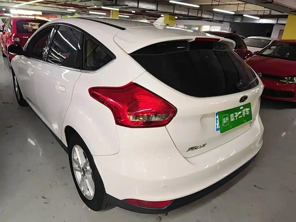 2017 Ford Focus Hatchback EcoBoost 180 Automatic Elite — миниатюра 5