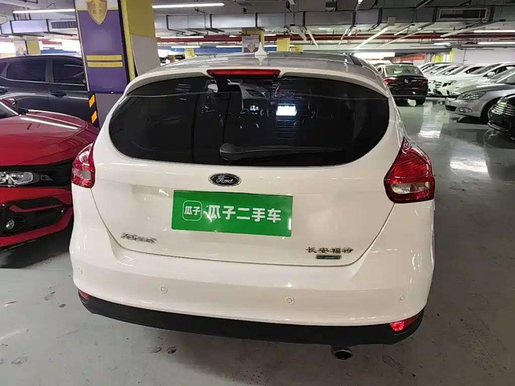 2017 Ford Focus Hatchback EcoBoost 180 Automatic Elite — миниатюра 6