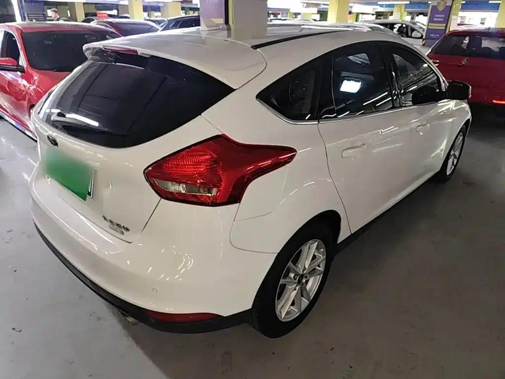 2017 Ford Focus Hatchback EcoBoost 180 Automatic Elite — миниатюра 7