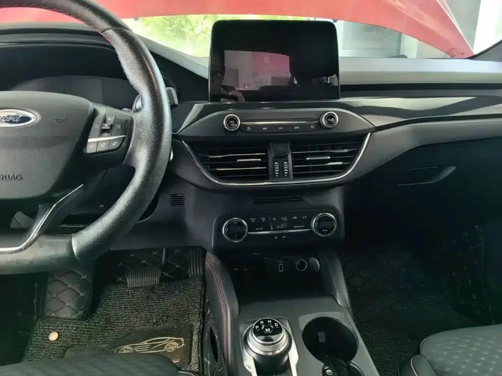 2020 Ford Focus Sedan EcoBoost 180 Automatic ST Line — миниатюра 13
