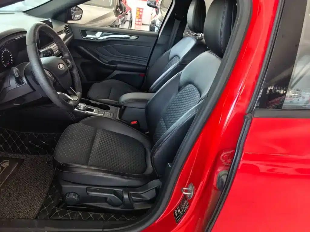 2020 Ford Focus Sedan EcoBoost 180 Automatic ST Line — миниатюра 15