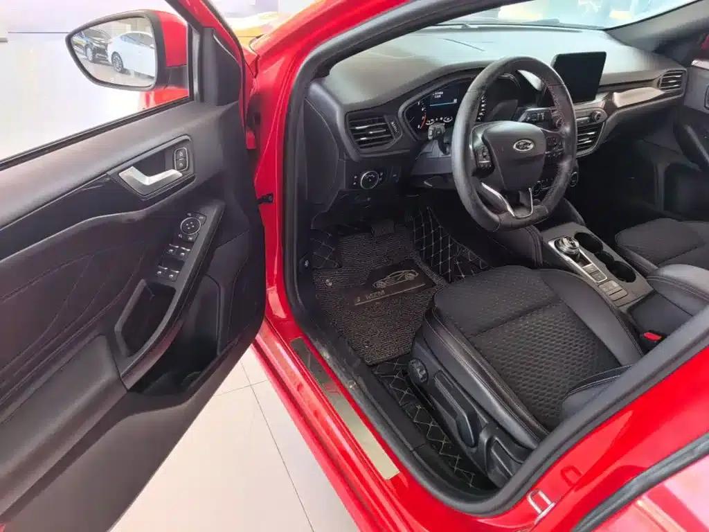 2020 Ford Focus Sedan EcoBoost 180 Automatic ST Line — миниатюра 16